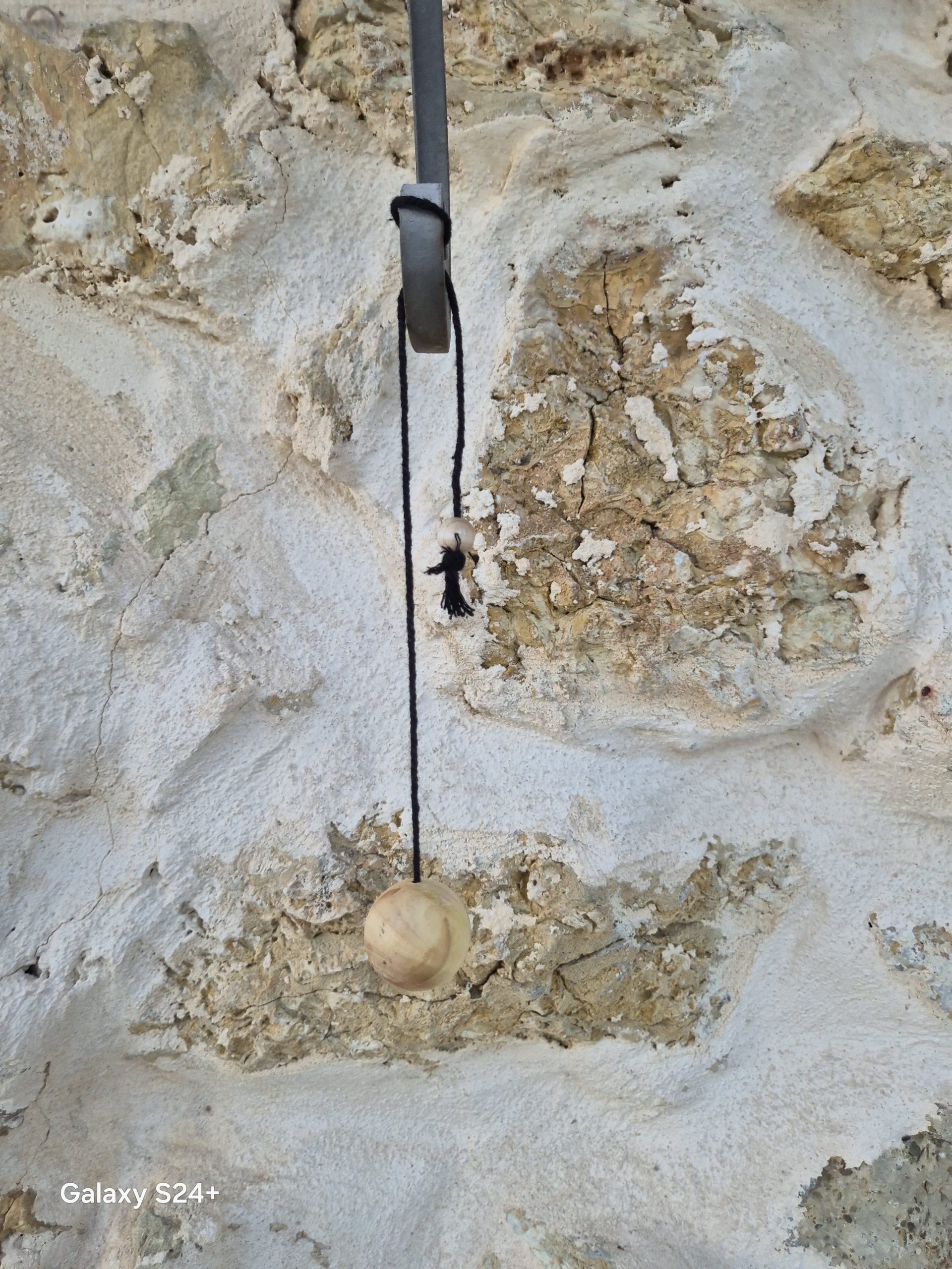 PENDULE BOULE EN BUIS – Image 2