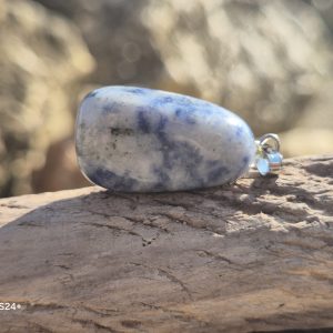 Alternative view of PENDITIFS Pierre Roulée Sodalite