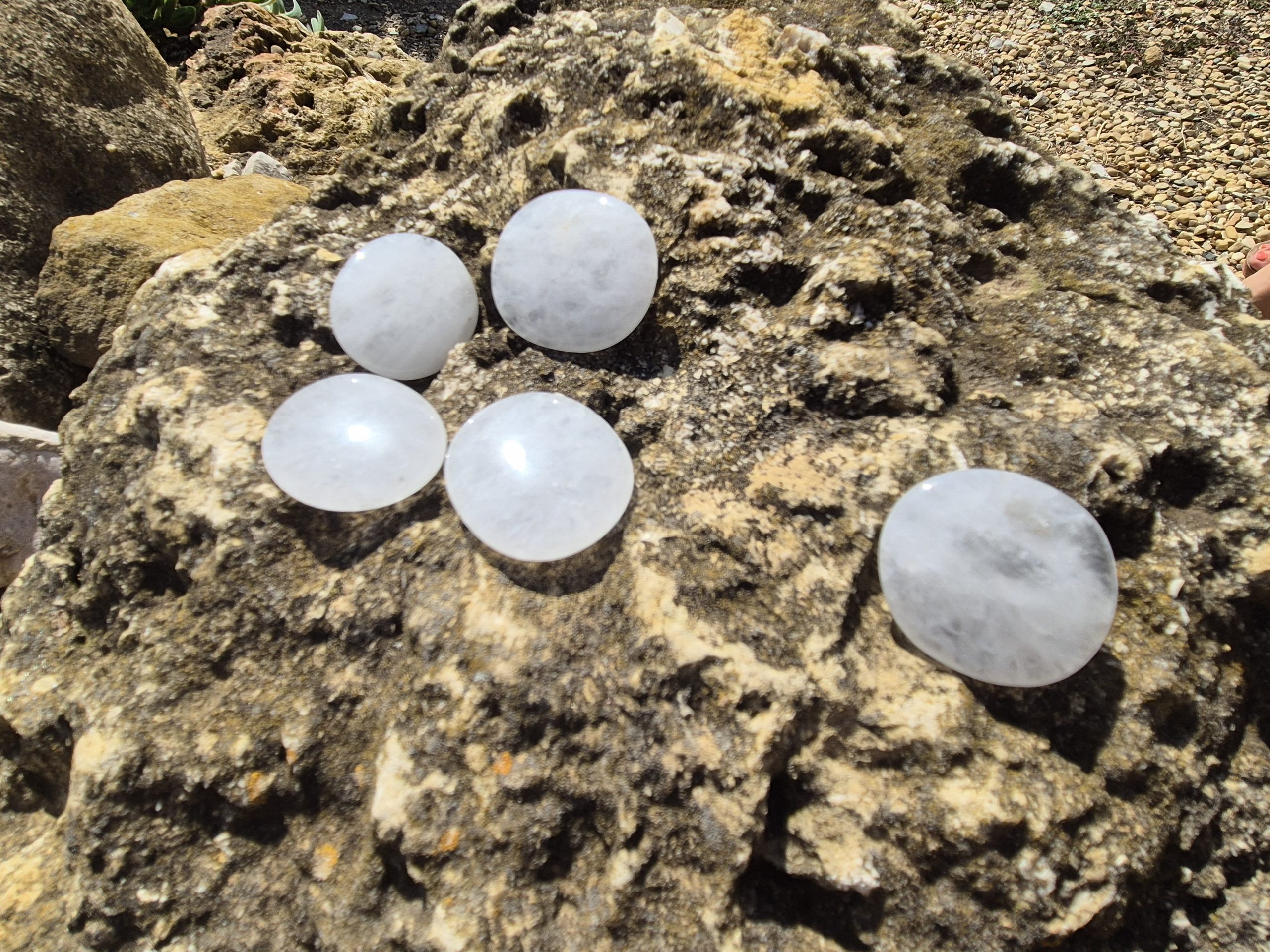 Cristal de Roche pierre – Galet Classique 25 à 30g – Image 2