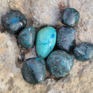 Alternative view of Pierre Roulée Chrysocolle