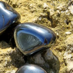 Alternative view of Pierre Roulée Hématite