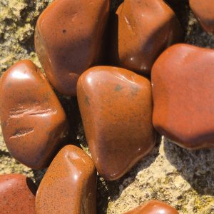 Alternative view of Pierre Roulée Jaspe Rouge