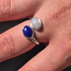Alternative view of Bague argentée réglable avec Pierre de Lune et Lapis Lazuli