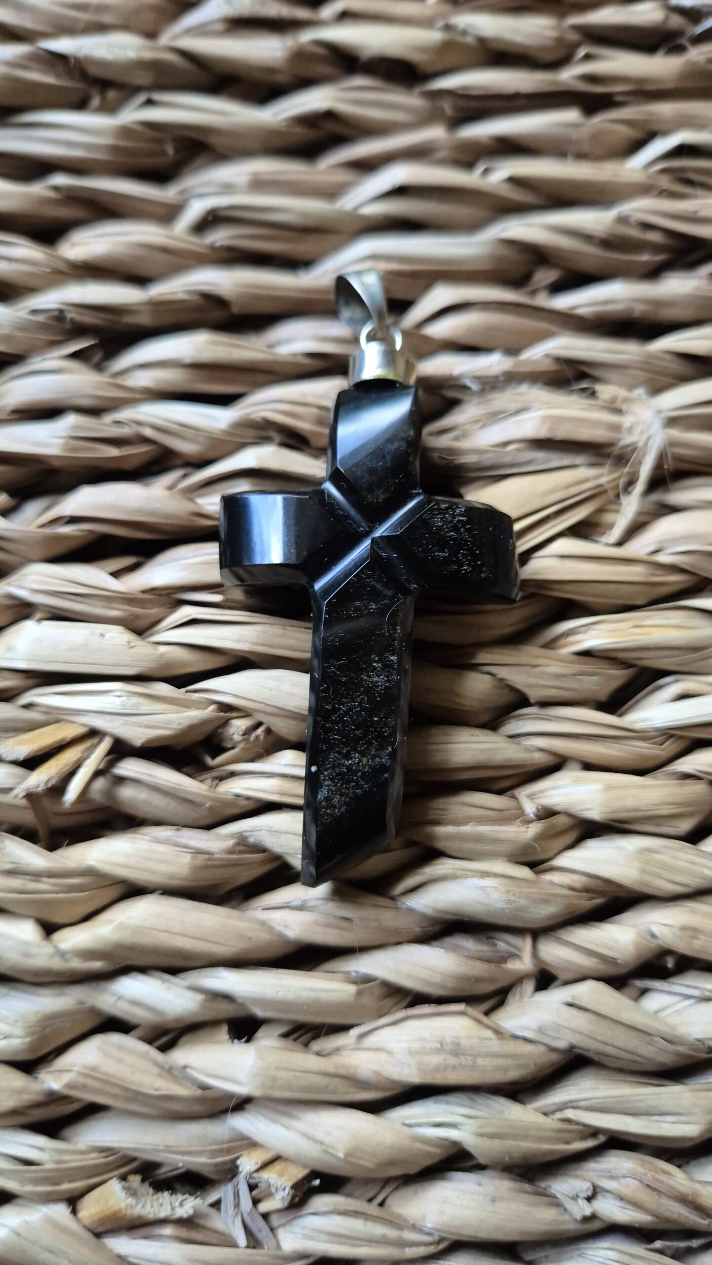 Pendentif Croix en Obsidienne – Image 2