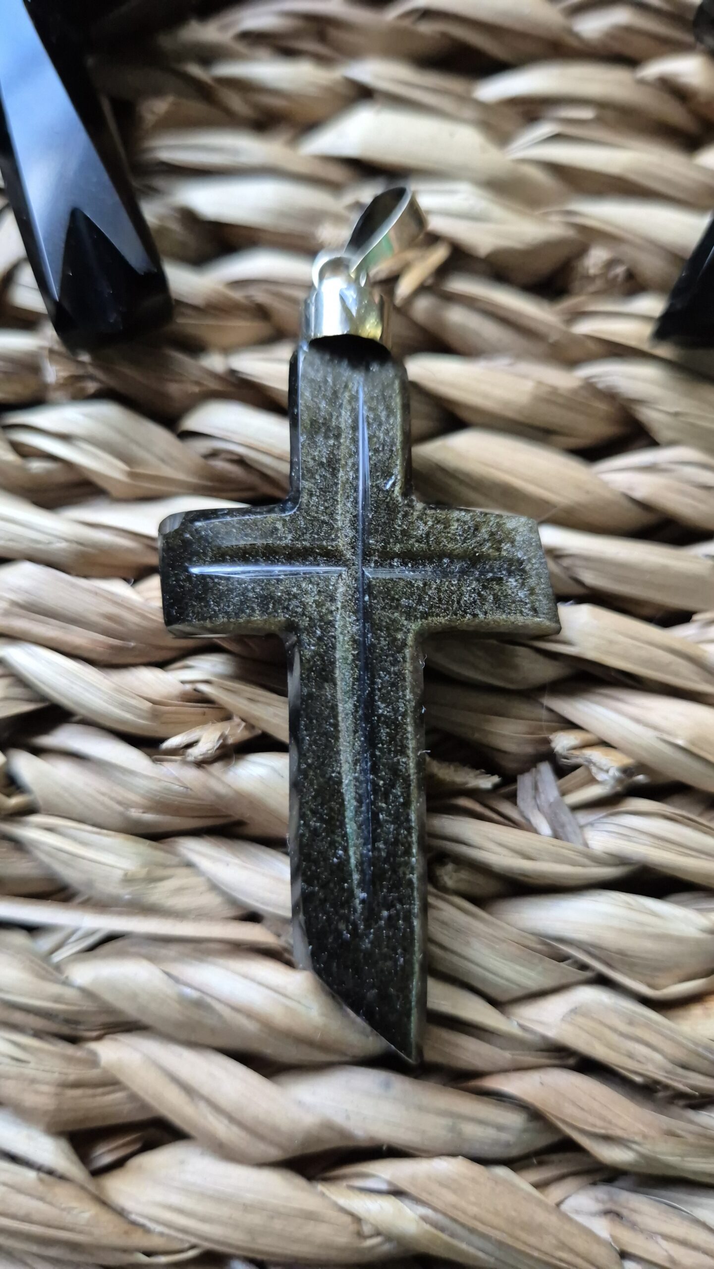 Pendentif Croix en Obsidienne – Image 4